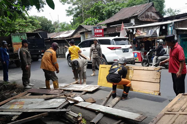 Pemkot Tertibkan Pedagang Pasar Tumpah di Jalan Dr Laimena, Lokasi Baru Disiapkan