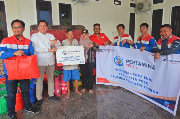 Tanggap Bencana, Pertamina Serahkan Bantuan untuk Warga Terdampak Gempa di Poso