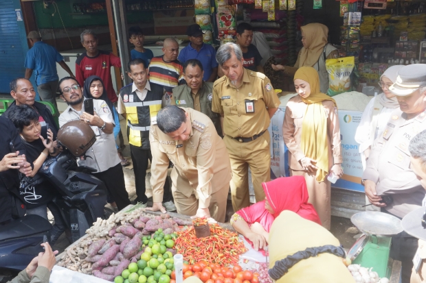 Sidak Pasar Pabaeng-baeng, Wali Kota Makassar Pastikan Harga Pangan Terkendali