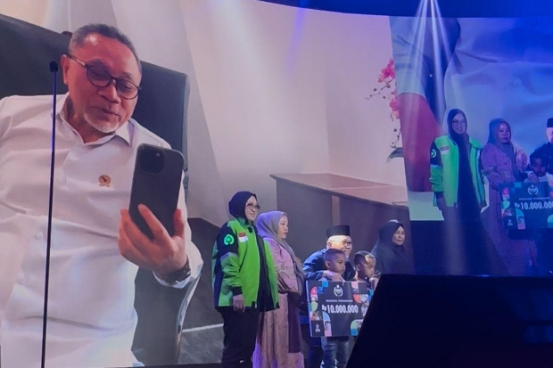 Jadi Pahlawan Makanan, 2 Anak di Gowa Dihadiahi Beasiswa dari DPP PAN