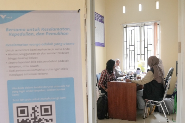 Gotong Royong Warga Percepat Pemulihan Dampak Kebocoran Pipa Minyak di Towuti