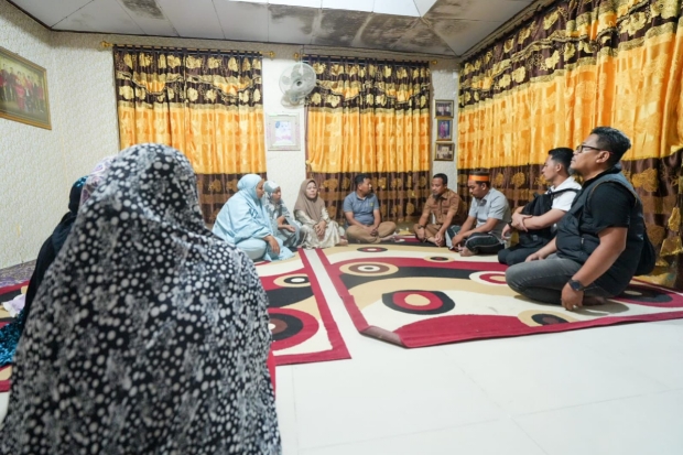 Gubernur Sulsel Kunjungi Rumah Duka Korban Kebakaran Gedung DPRD Makassar