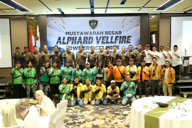 Gelar Bakti Sosial, Avoce Celebes Berbagi dengan Ojek Online & Anak Yatim di Makassar