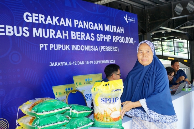 Kabar Gembira! Pupuk Indonesia Salurkan 2.574 Paket Beras SPHP ke Masyarakat