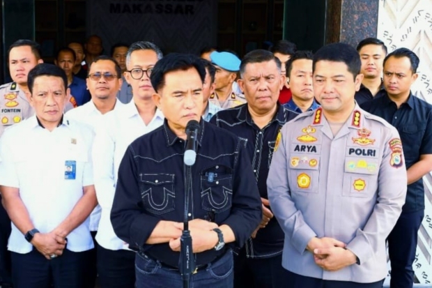 Menko Yusril Besuk 27 Tersangka Kasus Kerusuhan di Rutan Polrestabes Makassar