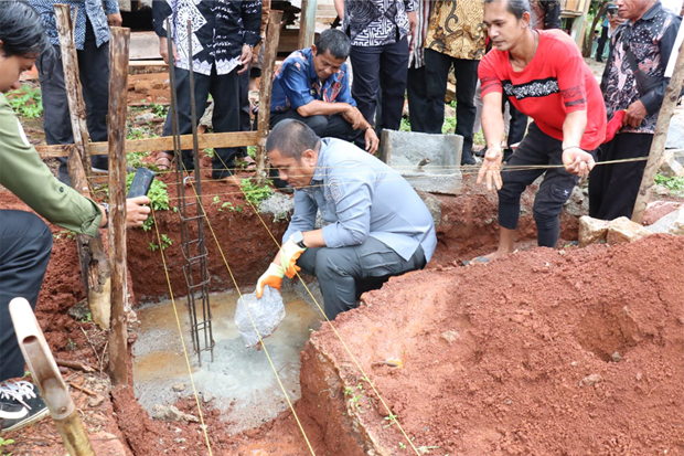 Bupati Irwan Janjikan Bantuan Rp300 Juta Pembangunan Masjid Babul Jihad