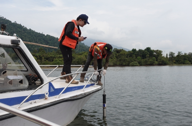 Jaga Ekosistem Danau Towuti, PT Vale Uji Kualitas Air