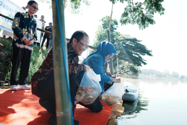 Bupati Husniah Sambut Baik Program Kemendikdasmen Tebar Benih Ikan di Gowa