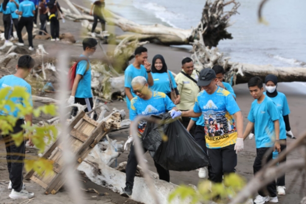 Gerakan Wisata Bersih Poltekpar Makassar Sambut World Tourism Day dan Dies Natalis