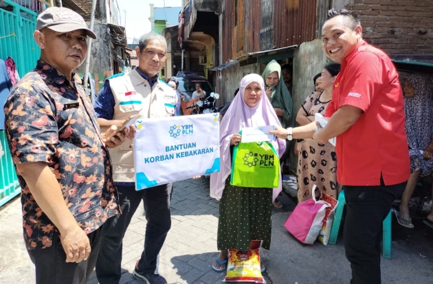 YBM PLN UIP Sulawesi Salurkan Bantuan untuk Korban Kebakaran di Rappokalling