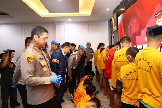 Polisi Tetapkan 10 Tersangka Kasus Penjarahan Mesin ATM di DPRD Makassar