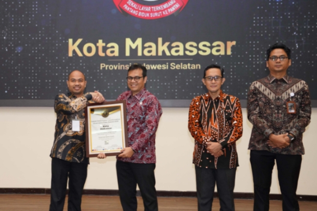Makassar Raih Penghargaan Gadjah Mada Digital Transformation Governance Index Awards 2025
