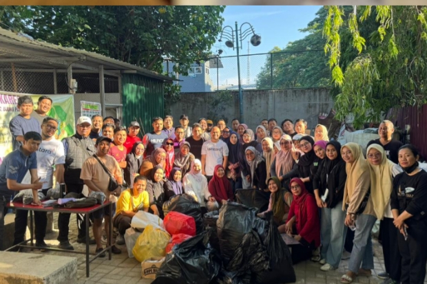 Peringati WCUD 2025, Diskominfo Makassar Gelar Kerja Bakti dan Kunjungi TPS3R