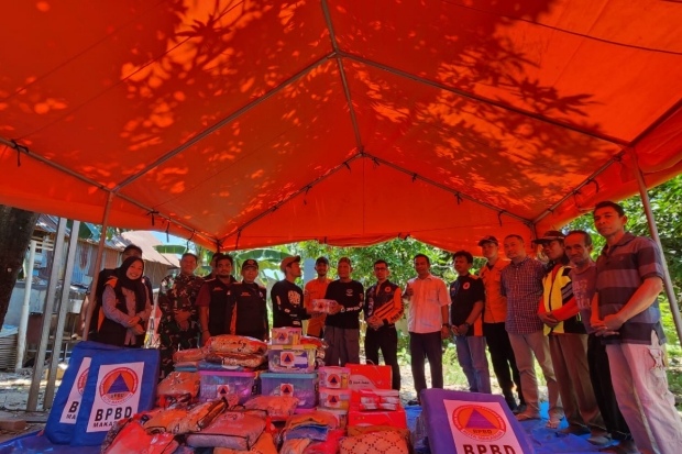 BPBD Serahkan Bantuan Logistik Pascakebakaran di Maccini Sombala