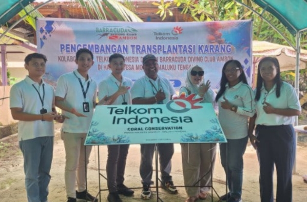 Telkom Regional V & Barracuda Diving Club Tanam 2.000 Bibit Karang di Pantai Halassy