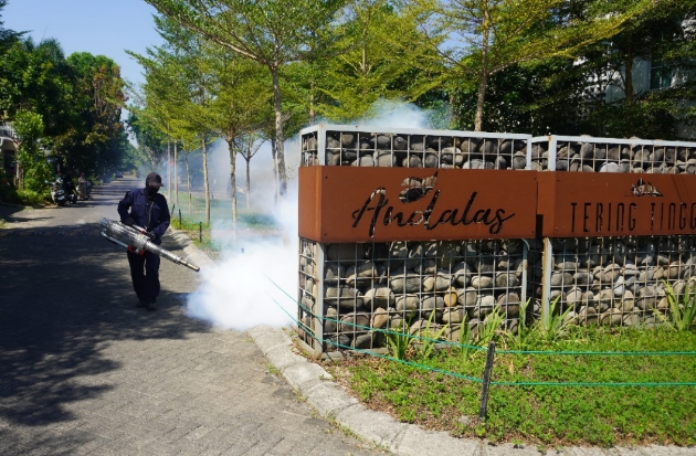Bukit Baruga dan Dinkes Makassar Gelar Fogging Cegah DBD