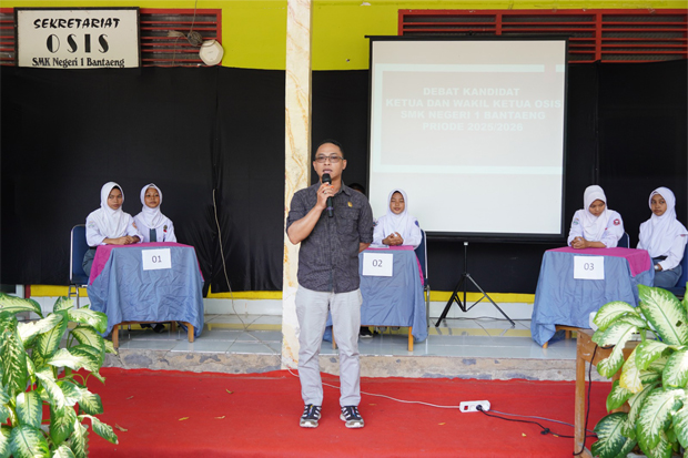 KPU Bantaeng Tanamkan Nilai Demokrasi Sejak Sekolah Lewat Debat Paslon Ketua Osis
