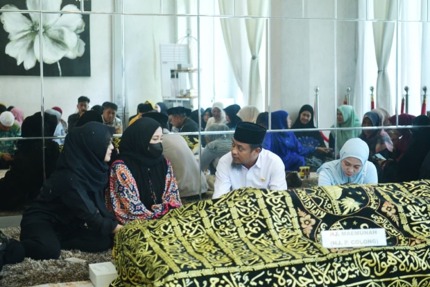 Gubernur Sulsel Melayat ke Rumah Duka Ibunda Fatmawati Rusdi