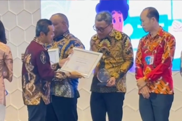 Bupati Jeneponto Terima Penghargaan dari Kemendikdasmen