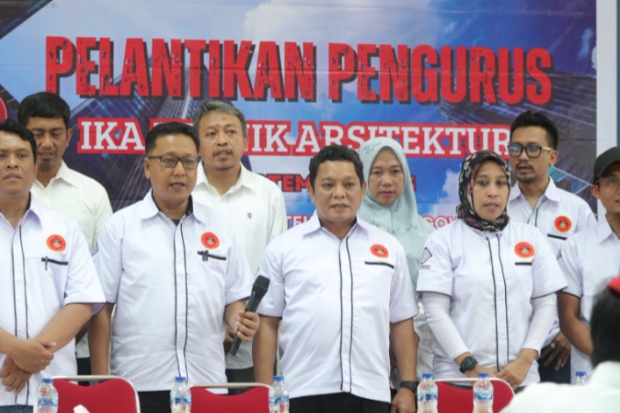 Fathur Rahim Dilantik Sebagai Ketua IKA Arsitektur Unhas Makassar