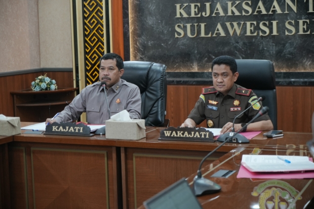 Pria di Sulsel Curi Tabung Gas, Dihukum Kejaksaan Bersihkan Kantor Lurah