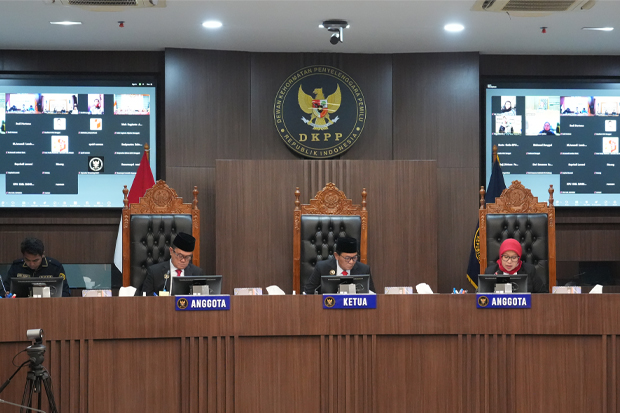 Teradu Tak Hadir, DKPP Tetap Sidangkan Kasus Asusila Komisioner Bawaslu Wajo