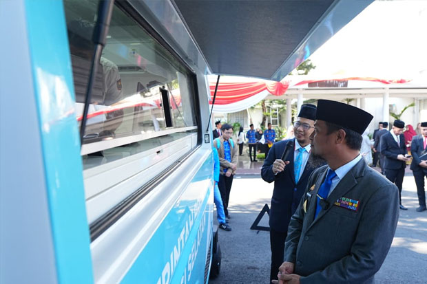 Gubernur Sulsel Luncurkan Layanan Dukcapil Bergerak, KTP Bisa Dicetak di Tempat