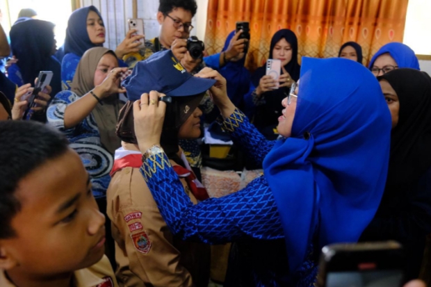 Bupati Talenrang Target Penyaluran Seragam Sekolah Gratis Tuntas Pekan Ini