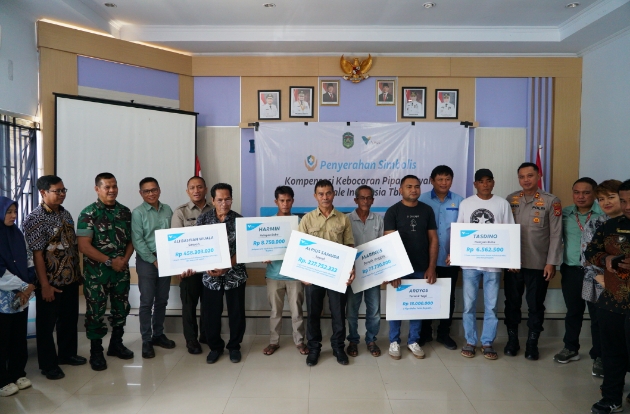 PT Vale Serahkan Kompensasi untuk Warga Terdampak Kebocoran Pipa di Towuti