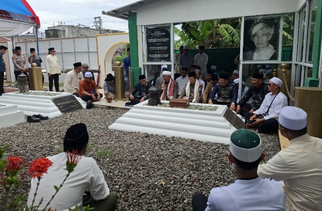 Mengenang Ulama Besar, Menag Ziarah ke Makam Muassis NU Sulsel Puang Ramma