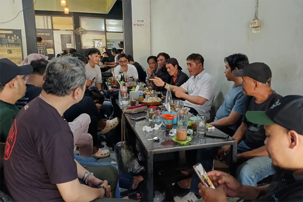 Warkop Jadi Ruang Dialog, Deng Ical Ajak Media Kawal Kinerja DPR RI