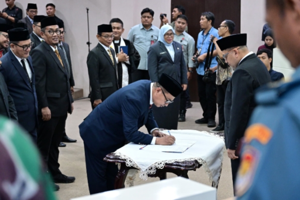 Dewas dan Direksi BUMD Makassar Dilantik, Walkot Appi Ingatkan Etika