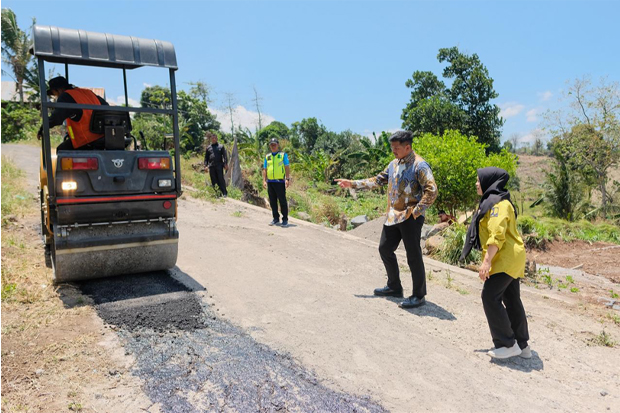 Usai Dengar Keluhan Warga di Rumahnya, Bupati Bantaeng Langsung Perintahkan Perbaikan Jalan