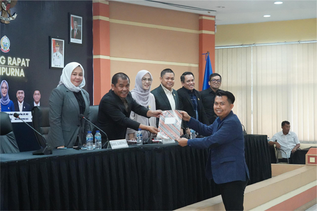 Fraksi DPRD Sulsel Berikan Pandangan Umum Terhadap Ranperda APBD 2026