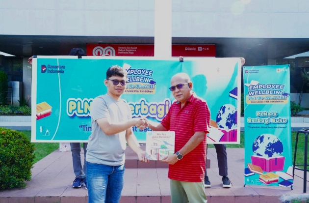 PLN UIP Sulawesi Salurkan Ratusan Buku untuk Dukung Literasi Anak Negeri