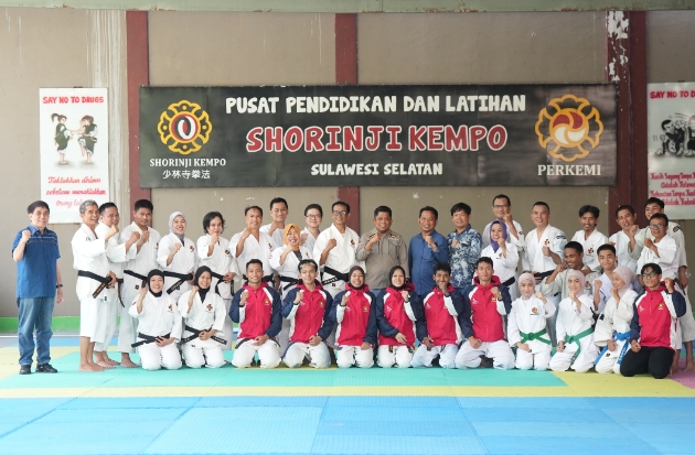 Ketua Perkemi Sulsel Resmi Lepas Kontingen Kempo ke PON Bela Diri 2025
