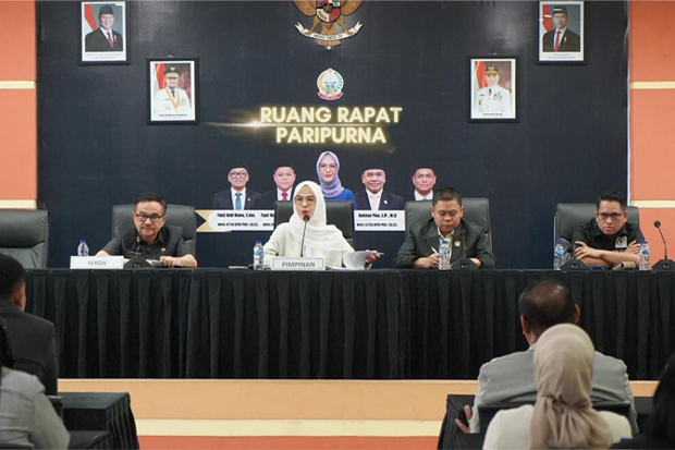 Sempat Diwarnai Interupsi, Sekda Wakili Gubernur Jawab Pemandangan Umum Fraksi DPRD Sulsel