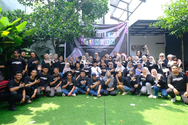 Reuni Perak IKA 2000 Smeplim Makassar Diselenggarakan Penuh Kekeluargaan