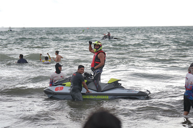 Bupati Bantaeng Uji Nurdin Raih Juara 1 Ajang Aquabike Championship
