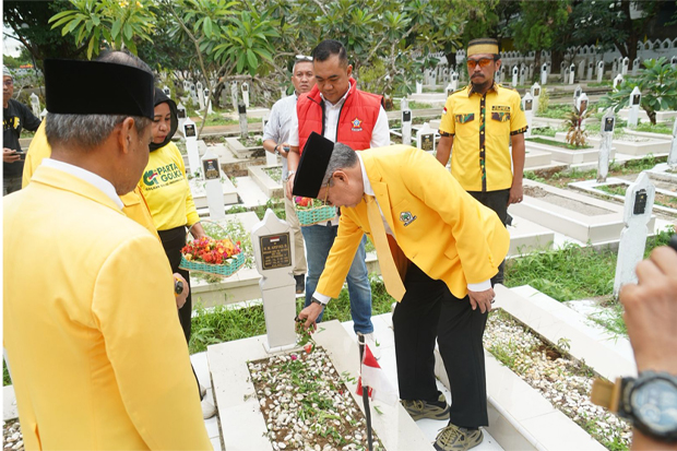 Momentum HUT ke-61, Golkar Sulsel Renungkan Nilai Perjuangan di Makam Pahlawan