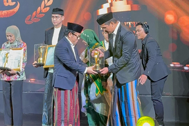 Bupati Bantaeng Raih Penghargaan Pesantren Award 2025 dari Kemenag