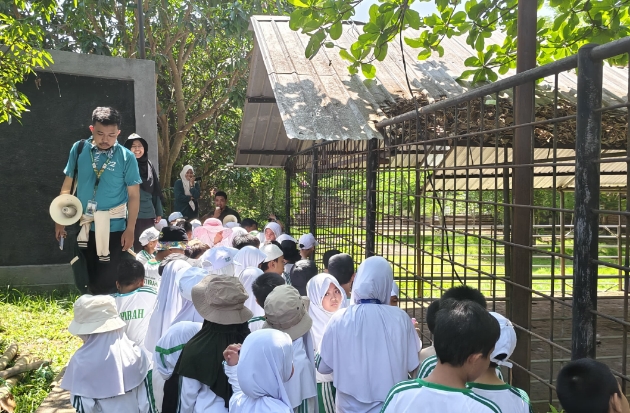 Kunjungi Kebun Binatang, Siswa SD Islam Athirah 2 Belajar Peduli Satwa
