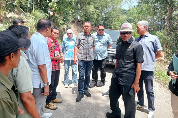 DPRD Sulsel Tinjau Proyek Jalan Malino dan Sapaya-Malakaji di Gowa