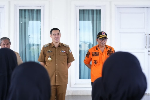 Pemkab Pangkep Salurkan Bantuan untuk Korban Puting Beliung di Pulau Karanrang