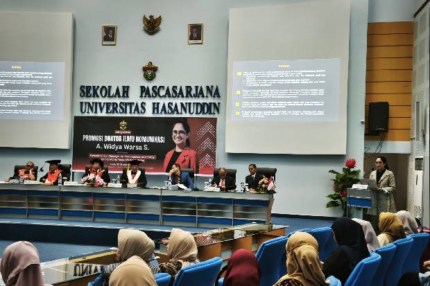 Wina Raih Gelar Doktor, Teliti Manajemen Komunikasi Liga Sepakbola Indonesia