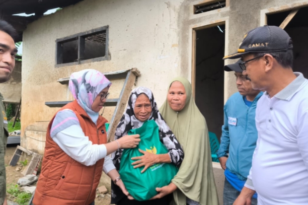 Tuntaskan Ekstrem, Bupati dan Baznas Gowa Kembali Salurkan Bantuan