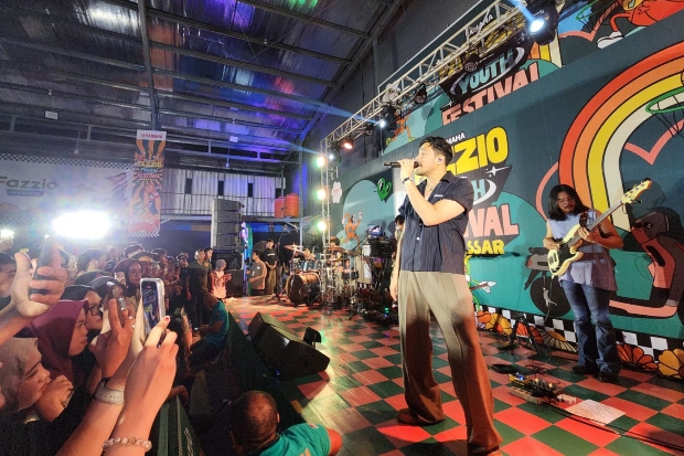 Ribuan Anak Muda Larut Dalam Keseruan Puncak Fazzio Youth Festival Makassar