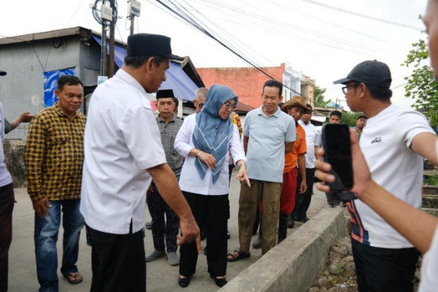 Respons Keluhan, Bupati Gowa Turun Langsung Tinjau Drainase di Jalan Swadaya