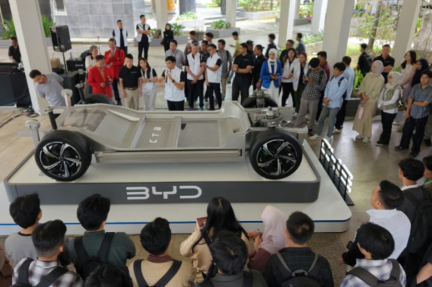 BYD Bawa Semangat Edukasi Mobilitas Hijau Technology Roadshow ke Unhas