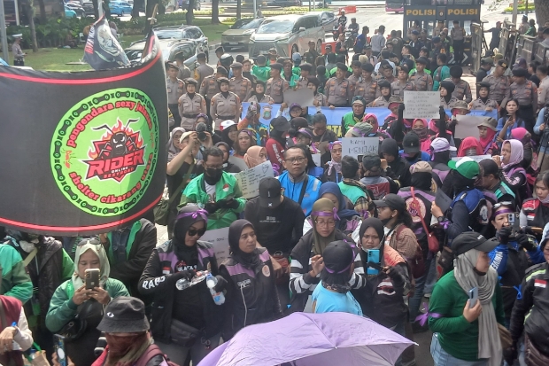 Ribuan Ojol Turun ke Jalan, URC Tegaskan Empat Tuntutan dan Tolak Komisi 10 Persen